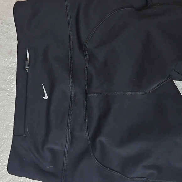 Nike Black Leggings. - Picture 5 of 11